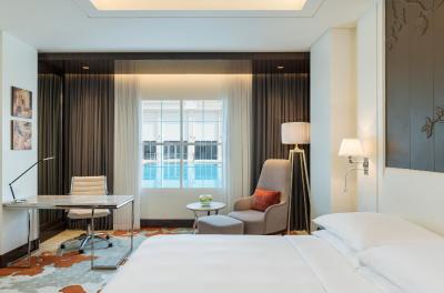 رادیسن بلو هتل اجمان