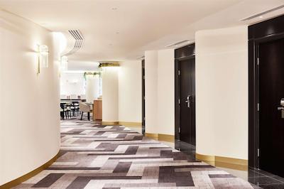 رادیسن هتل اند سویتز اسیدنی