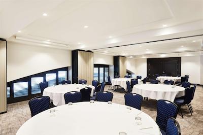 رادیسن هتل اند سویتز اسیدنی