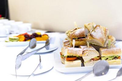 رادیسن هتل اند سویتز اسیدنی