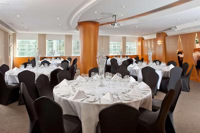 رادیسن هتل اند سویتز اسیدنی