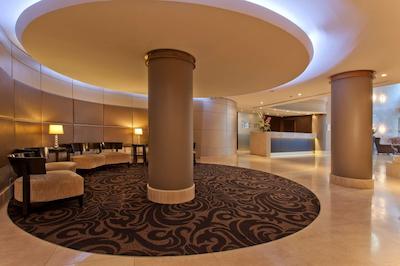 رادیسن هتل اند سویتز اسیدنی