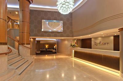 رادیسن هتل اند سویتز اسیدنی