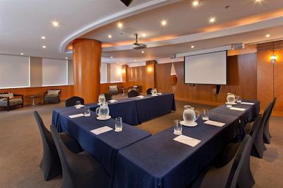 رادیسن هتل اند سویتز اسیدنی