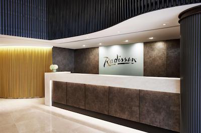 رادیسن هتل اند سویتز اسیدنی