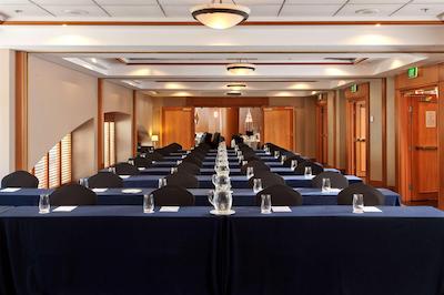 رادیسن هتل اند سویتز اسیدنی