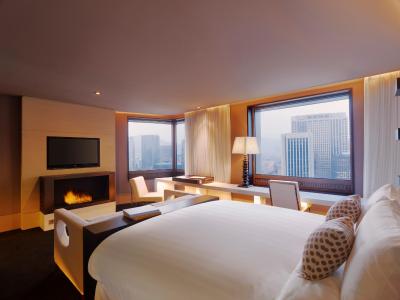 د پلازا اسئوول اوتگراف کالکشن