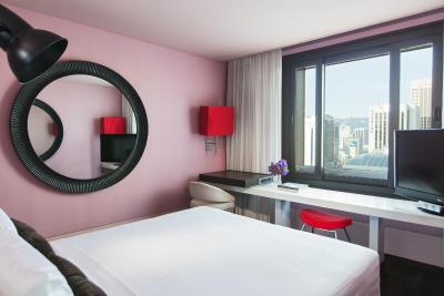 د پلازا اسئوول اوتگراف کالکشن