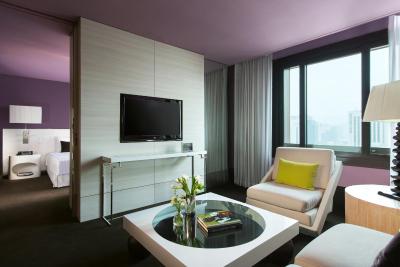 د پلازا اسئوول اوتگراف کالکشن