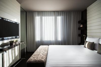 د پلازا اسئوول اوتگراف کالکشن