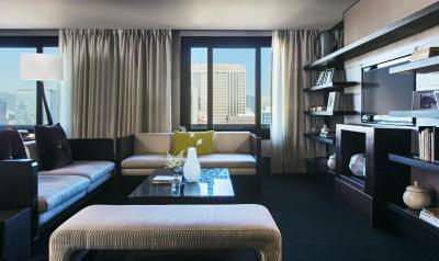 د پلازا اسئوول اوتگراف کالکشن