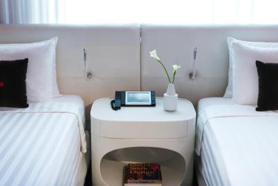 د پلازا اسئوول اوتگراف کالکشن