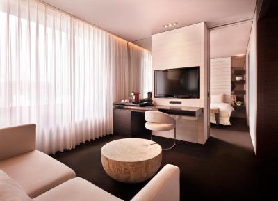 د پلازا اسئوول اوتگراف کالکشن