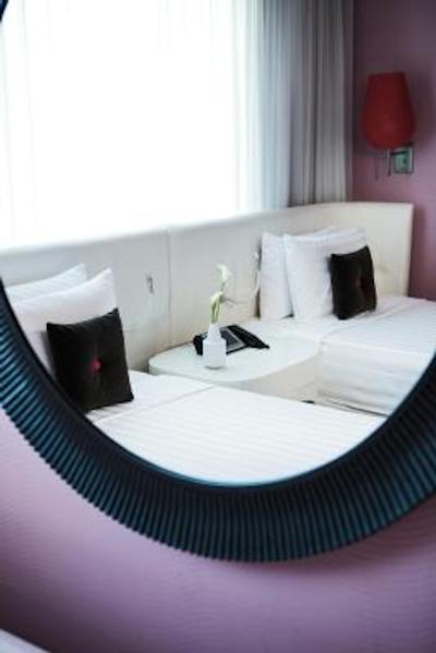 د پلازا اسئوول اوتگراف کالکشن