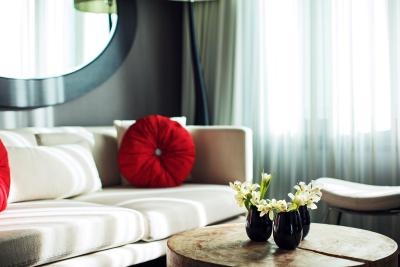 د پلازا اسئوول اوتگراف کالکشن