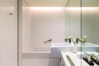 د پلازا اسئوول اوتگراف کالکشن