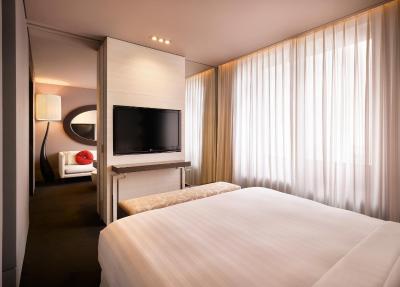 د پلازا اسئوول اوتگراف کالکشن