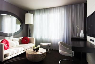 د پلازا اسئوول اوتگراف کالکشن