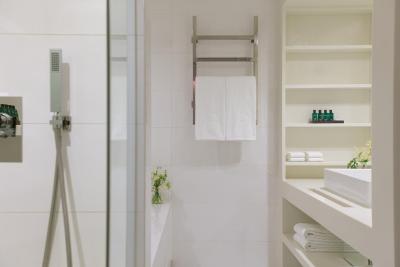 د پلازا اسئوول اوتگراف کالکشن