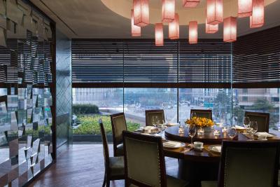 د پلازا اسئوول اوتگراف کالکشن