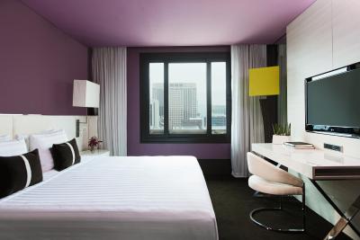 د پلازا اسئوول اوتگراف کالکشن