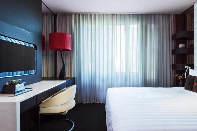 د پلازا اسئوول اوتگراف کالکشن