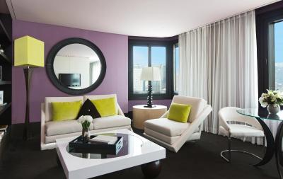 د پلازا اسئوول اوتگراف کالکشن