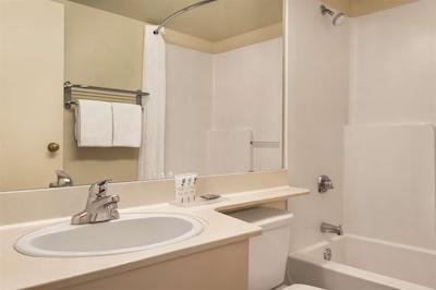 کونتری این اند سویتز بای رادیسن ساسکاتون اسک