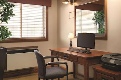 کونتری این اند سویتز بای رادیسن ساسکاتون اسک