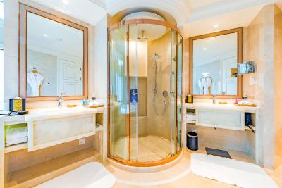 رادیسون بلو پلازا شینگ گوو هتل شانگهای