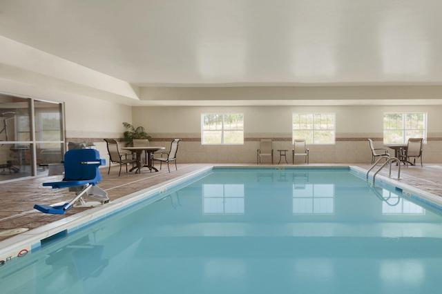 کونتری این اند سویتز بای رادیسن یرک پا