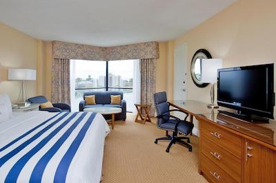 کرون پلازا هامپتون مارینا