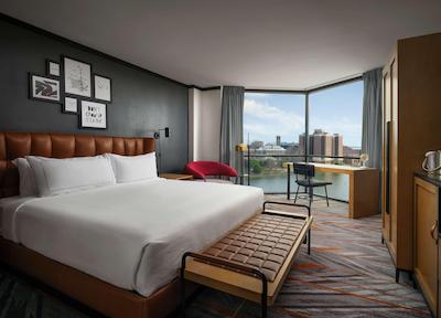 کرون پلازا هامپتون مارینا