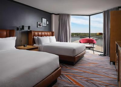 کرون پلازا هامپتون مارینا