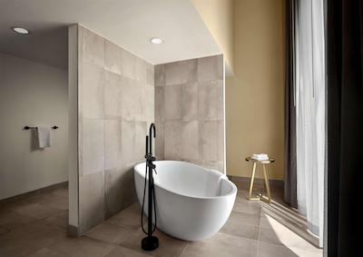 کرون پلازا هامپتون مارینا