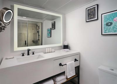 کرون پلازا هامپتون مارینا