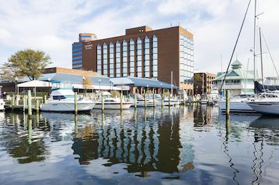 کرون پلازا هامپتون مارینا