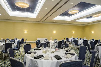 کرون پلازا هامپتون مارینا