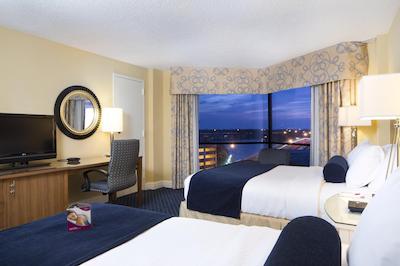 کرون پلازا هامپتون مارینا