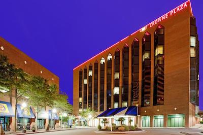 کرون پلازا هامپتون مارینا