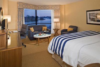 کرون پلازا هامپتون مارینا