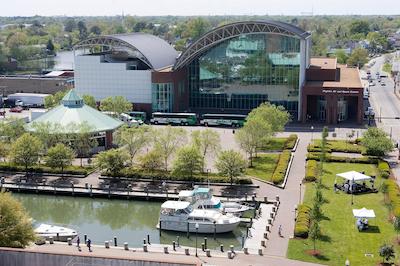 کرون پلازا هامپتون مارینا