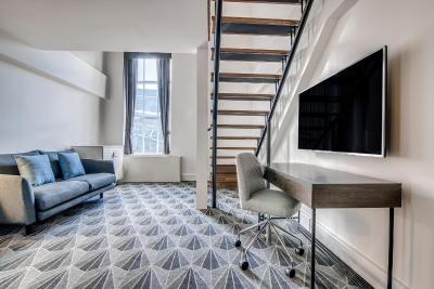 د ساوی هتل اُن لیتل کلینز