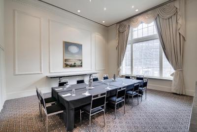 د ساوی هتل اُن لیتل کلینز