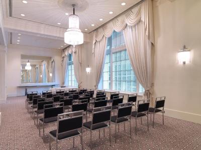 د ساوی هتل اُن لیتل کلینز