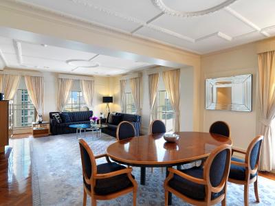 د ساوی هتل اُن لیتل کلینز