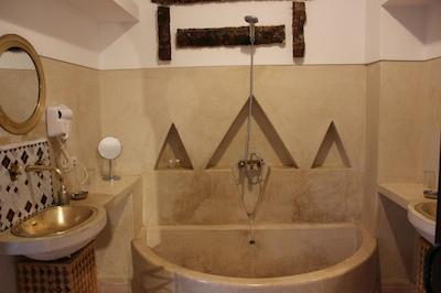 ریاد ساراه سابرینا