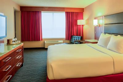 رادیسن هتل اند سویتز فرت مکمور