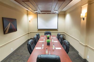 رادیسن هتل اند سویتز فرت مکمور