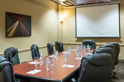 رادیسن هتل اند سویتز فرت مکمور